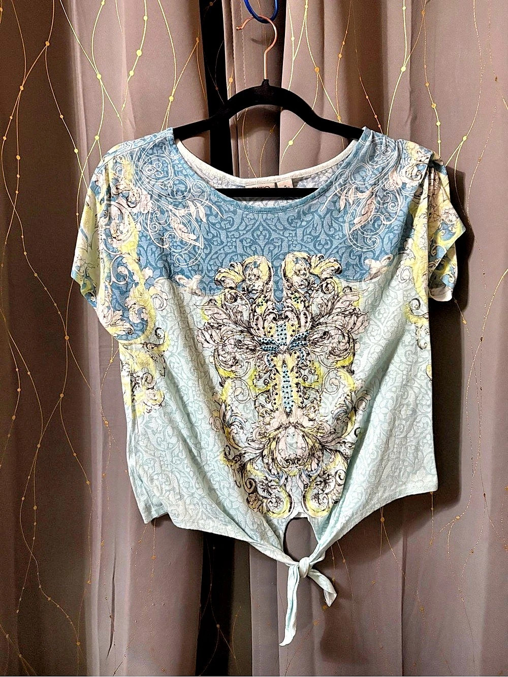 Cato Paisley Tie-Hem Top in Blue & White Like New